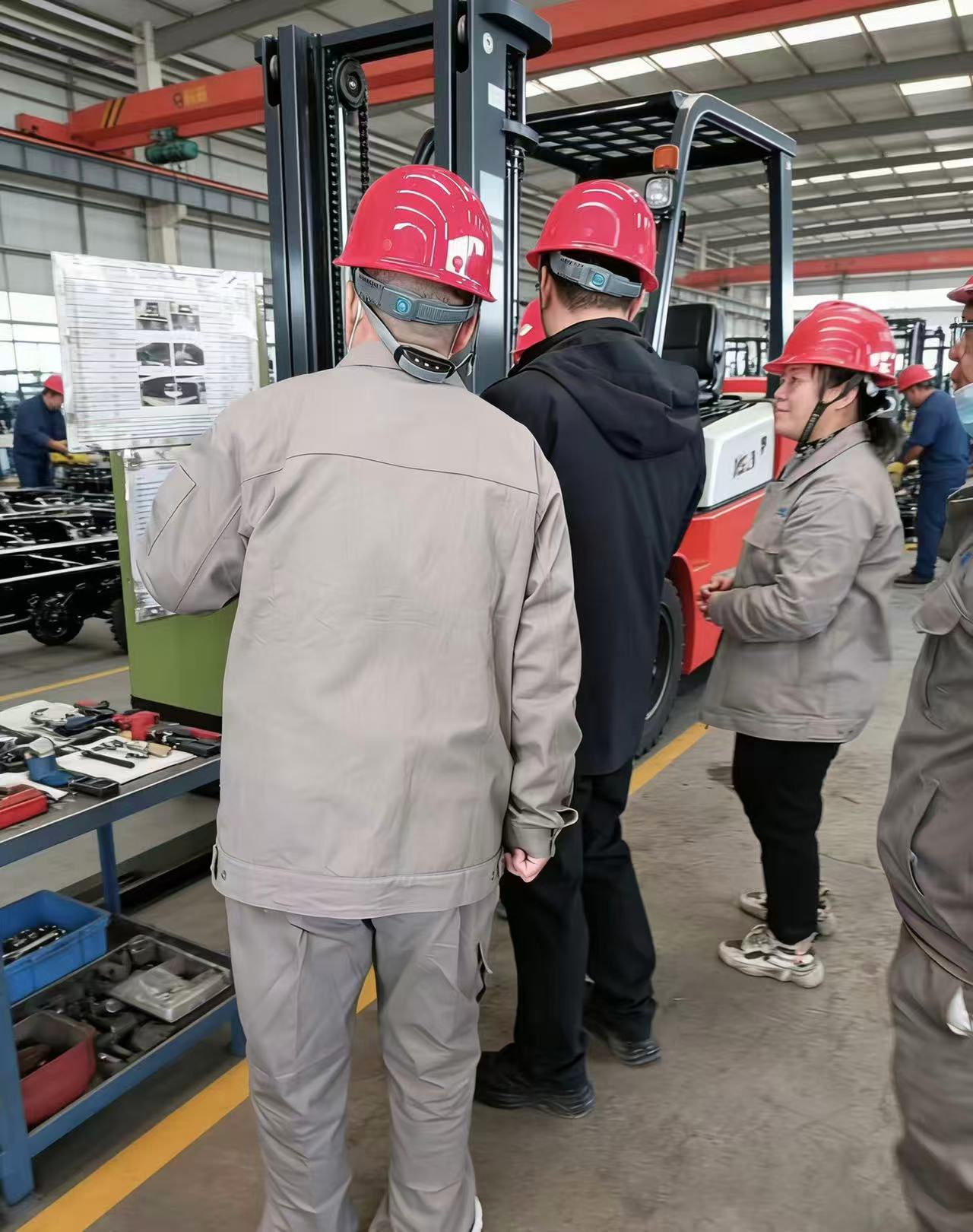 জুনহুয়া শেংজিয়ান সমৃদ্ধি: চাহিদা মেলানোর জন্য সাইট পরিদর্শন করে আলোচনা